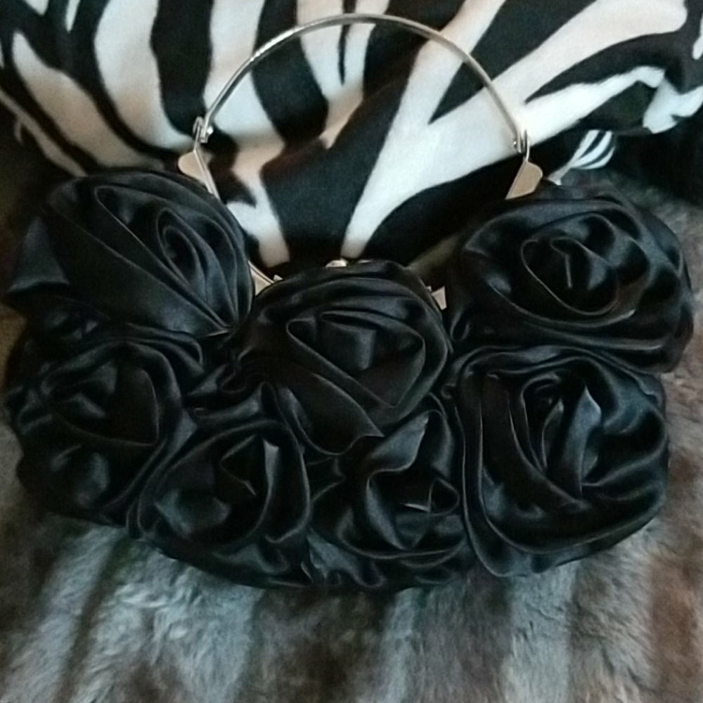 Gloves - Picture 2 of 5